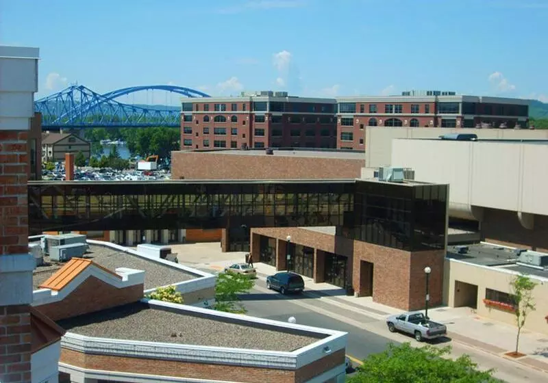 ホテル Holiday Inn & Suites Downtown La Crosse