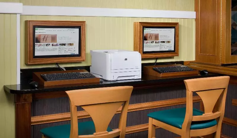 هتل Holiday Inn Va Beach Oceanside 21st St, An Ihg