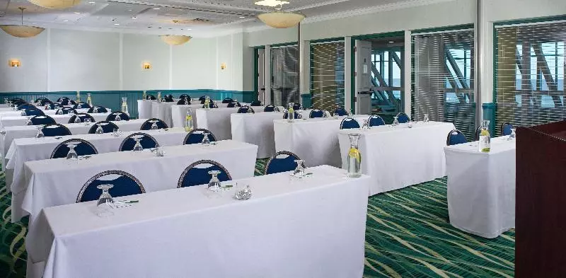 هتل Holiday Inn Va Beach Oceanside 21st St, An Ihg