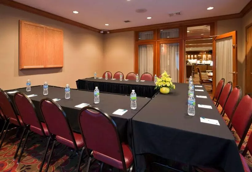 Отель Homewood Suites By Hilton Daytonfairborn