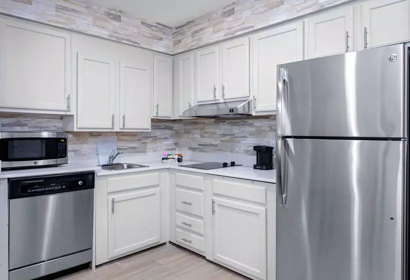 Отель Homewood Suites By Hilton Ft. Worthbedford