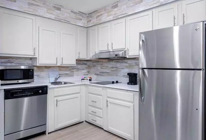 Отель Homewood Suites By Hilton Ft. Worthbedford