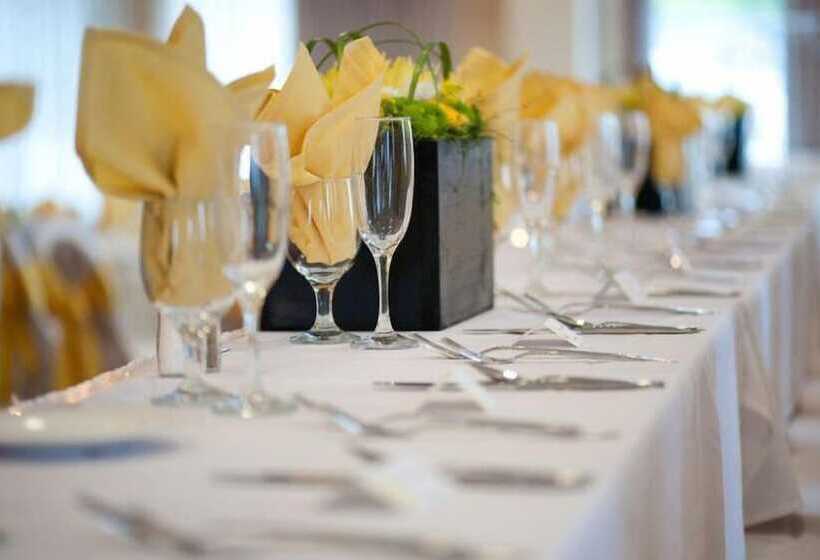 هتل Lakeside Resort & Conference Center