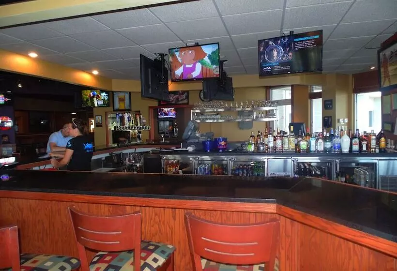 Отель Lakeside Resort & Conference Center