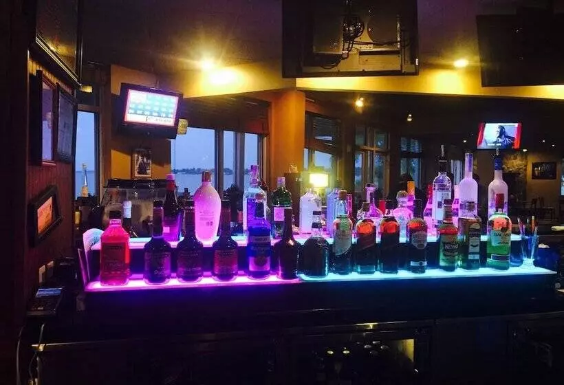 Отель Lakeside Resort & Conference Center