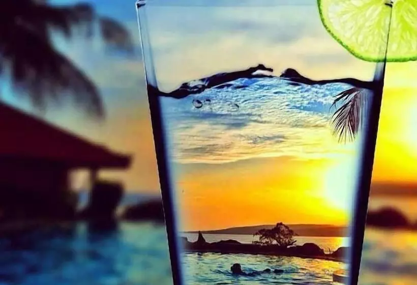 Отель Lakeside Resort & Conference Center