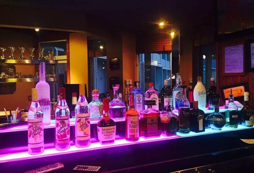 Отель Lakeside Resort & Conference Center