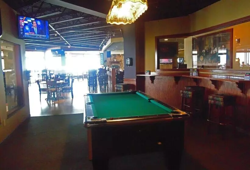 Отель Lakeside Resort & Conference Center