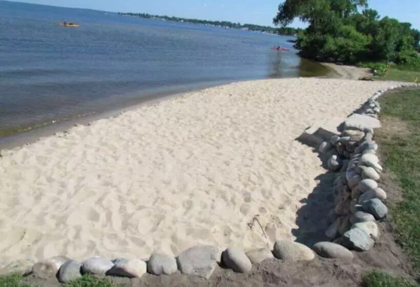 Отель Lakeside Resort & Conference Center