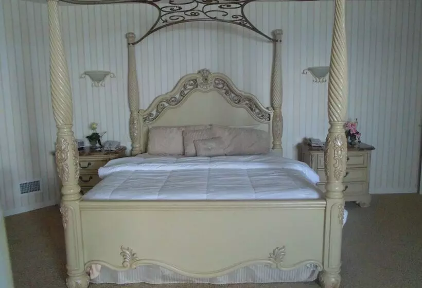 Отель Lakeside Resort & Conference Center