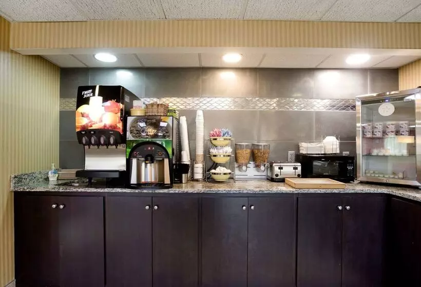 Отель Quality Inn