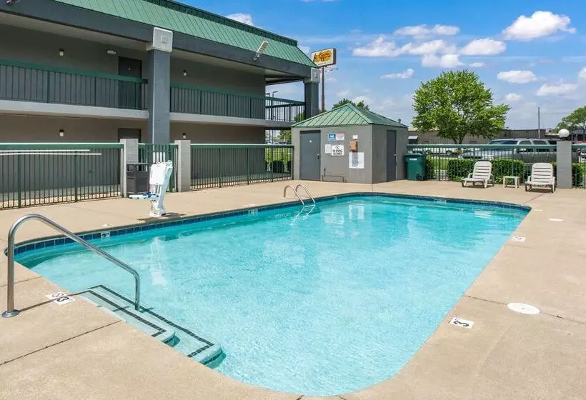 Отель Quality Inn