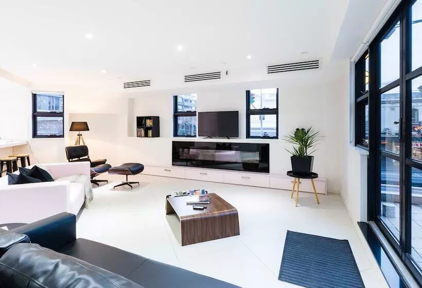 Maddison, 3bdr Port Melbourne Apartment