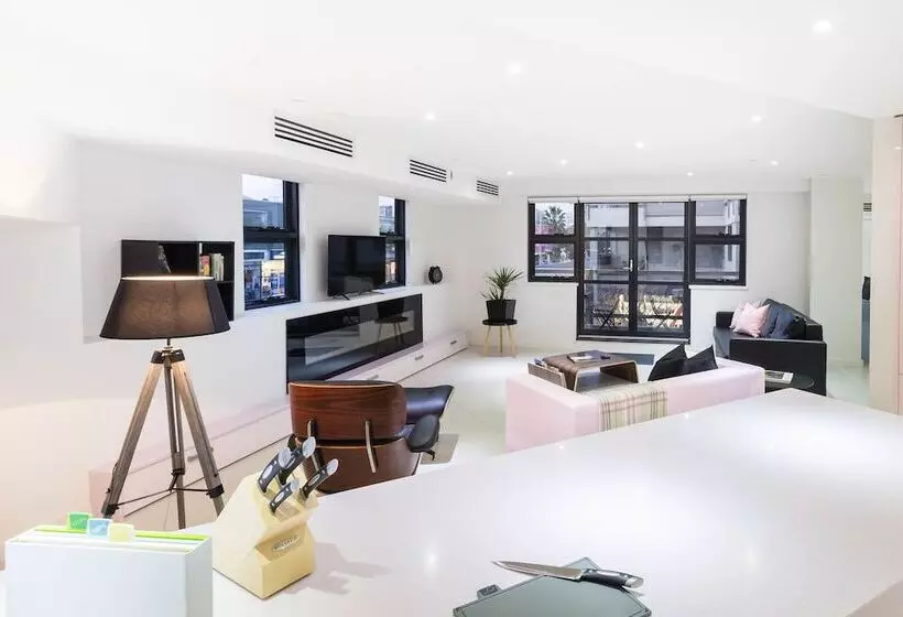 Maddison, 3bdr Port Melbourne Apartment