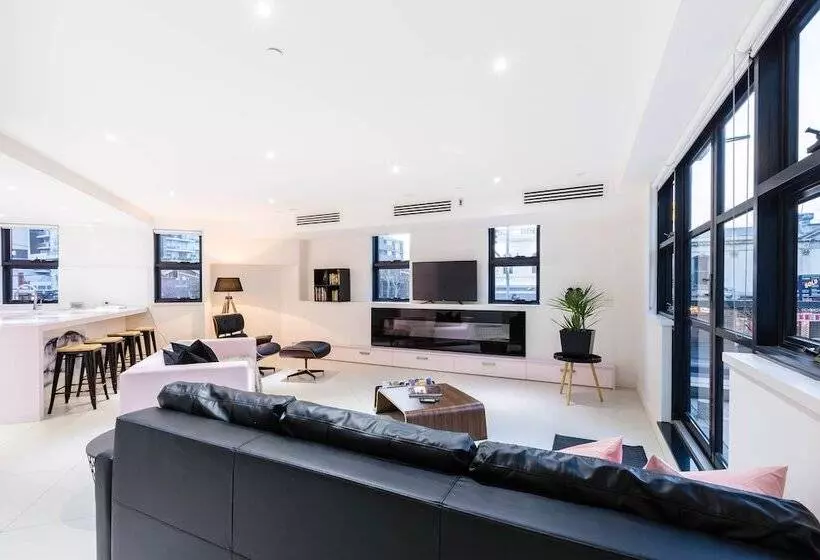 Maddison, 3bdr Port Melbourne Apartment