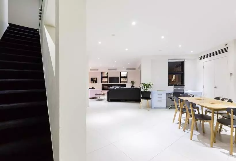 Maddison, 3bdr Port Melbourne Apartment