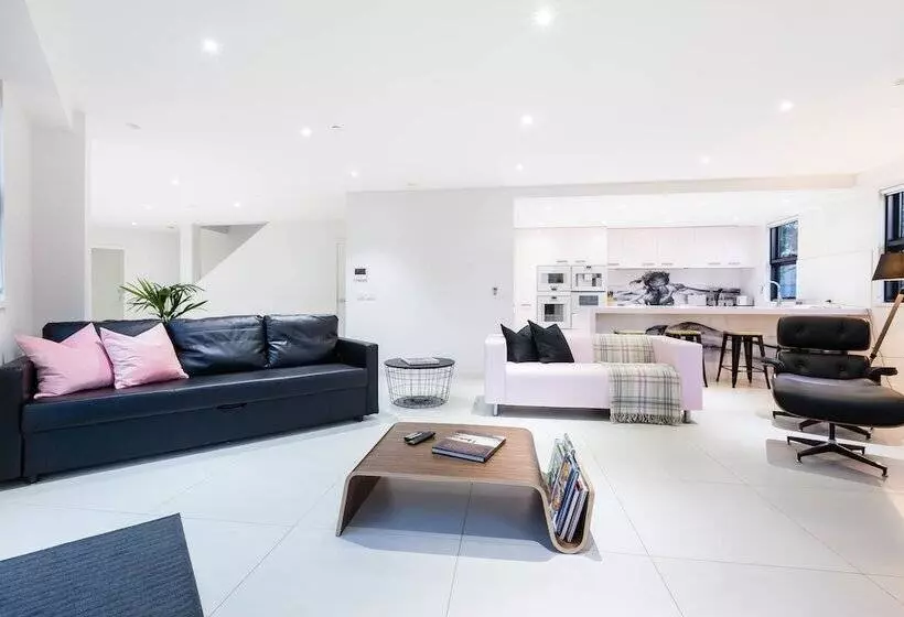 Maddison, 3bdr Port Melbourne Apartment