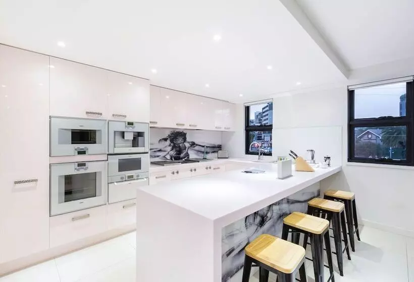 Maddison, 3bdr Port Melbourne Apartment