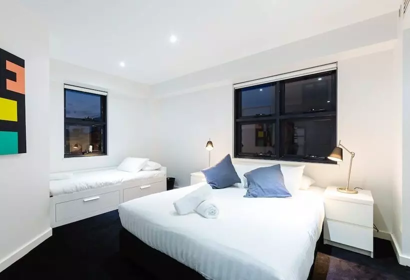 Maddison, 3bdr Port Melbourne Apartment