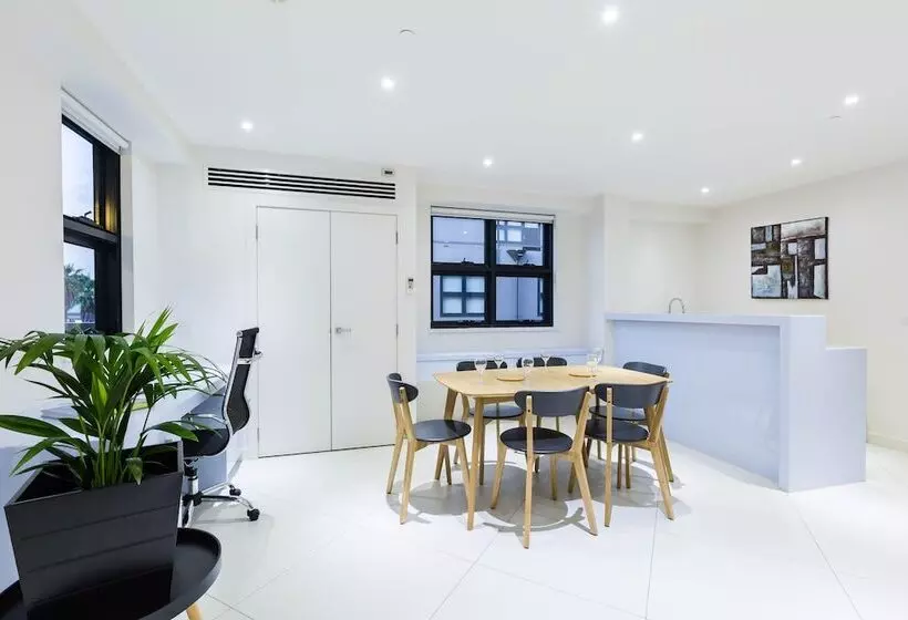 Maddison, 3bdr Port Melbourne Apartment