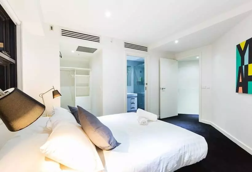 Maddison, 3bdr Port Melbourne Apartment