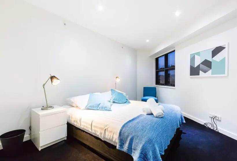 Maddison, 3bdr Port Melbourne Apartment