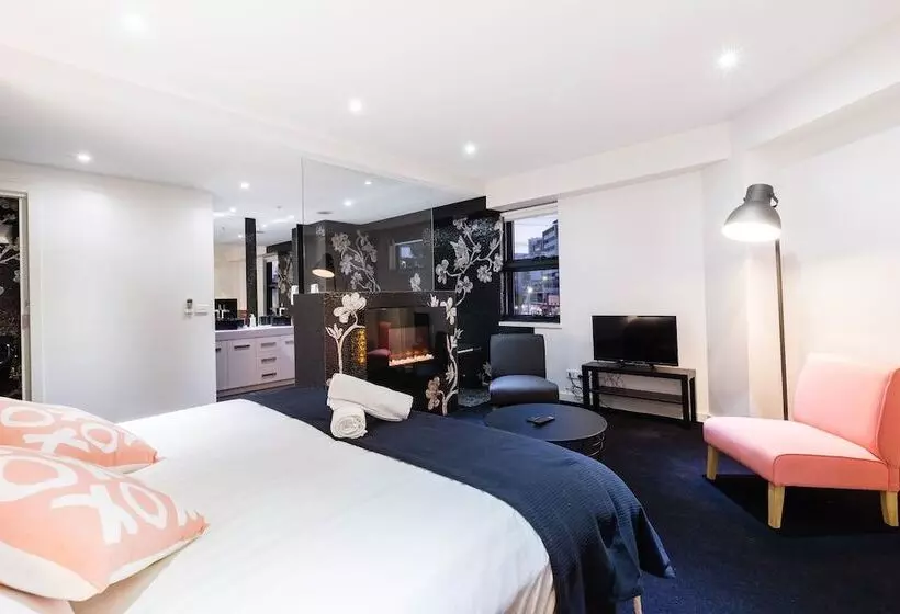 Maddison, 3bdr Port Melbourne Apartment