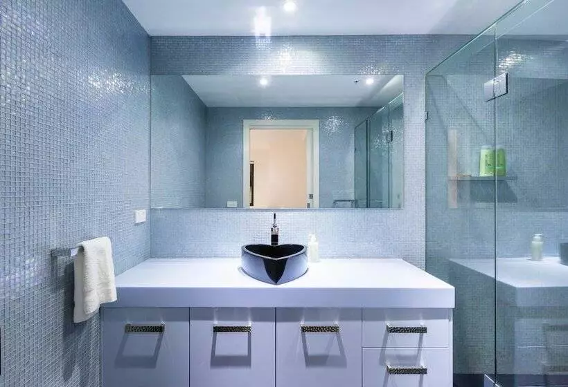 Maddison, 3bdr Port Melbourne Apartment