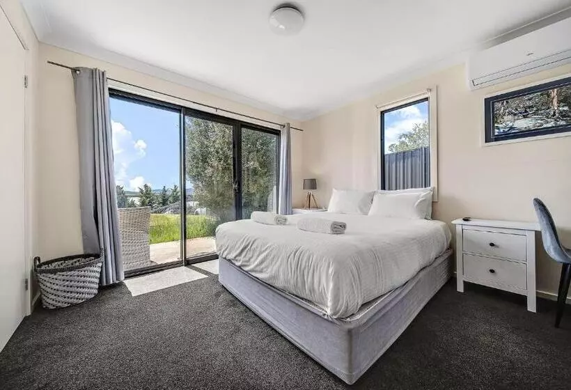 Poley Cow Studio   Lake & Mountain Views L Air Con L Parking