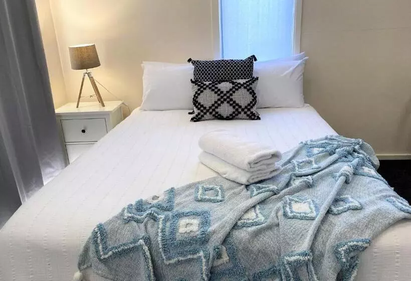 Poley Cow Studio   Lake & Mountain Views L Air Con L Parking