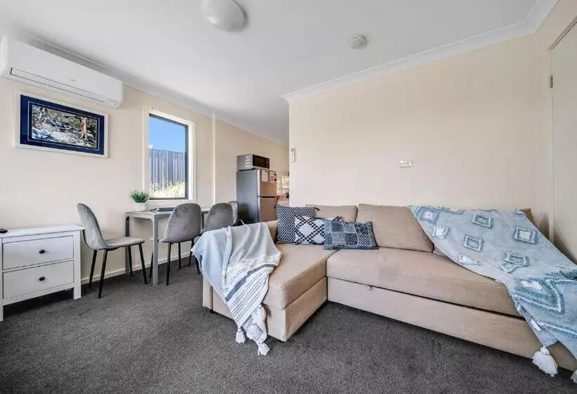 Poley Cow Studio   Lake & Mountain Views L Air Con L Parking