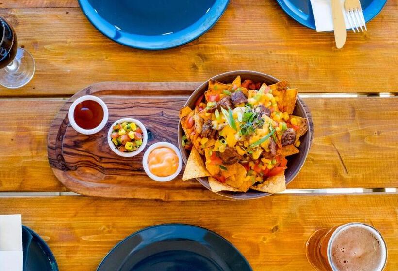 בית מלון כפרי The Lodge At Woodenbridge