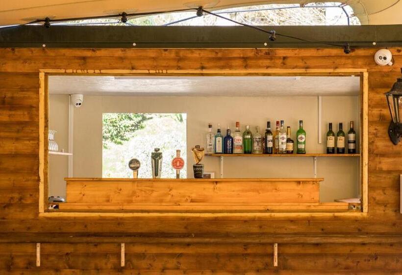 בית מלון כפרי The Lodge At Woodenbridge