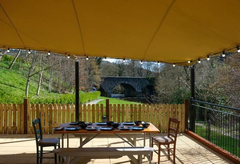 בית מלון כפרי The Lodge At Woodenbridge