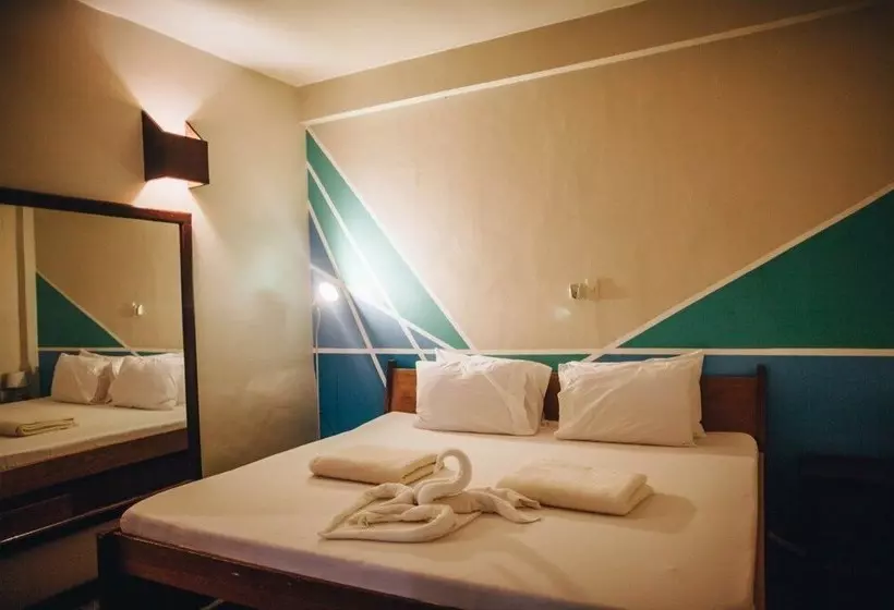 هتل La Luna Island Resort