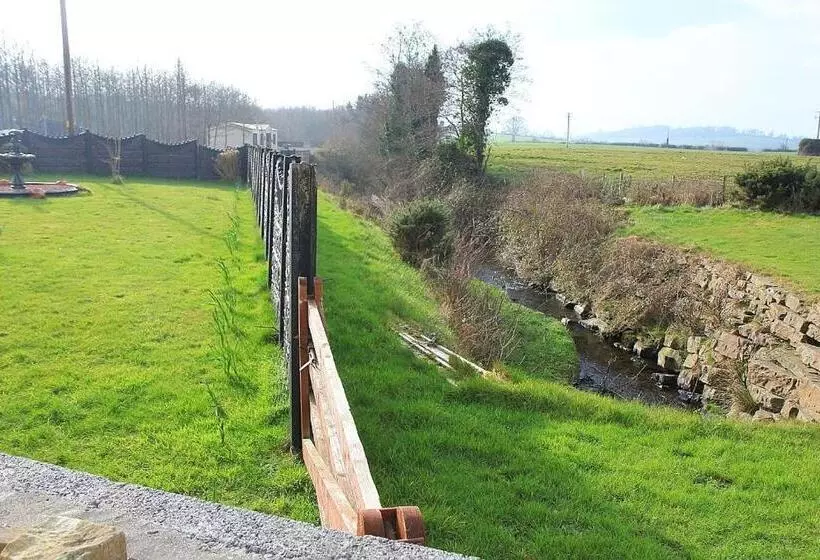 Majatalo Douglasha House V93rx64