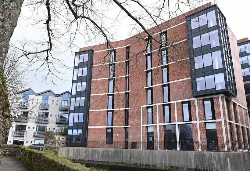 Yugo Explore   Lee Point