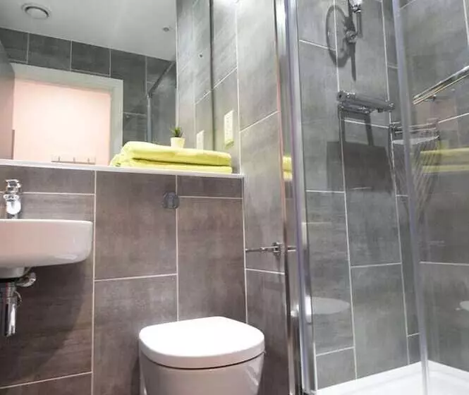 Yugo Explore   Lee Point