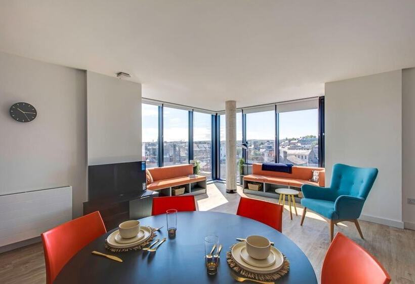 Yugo Explore   Lee Point