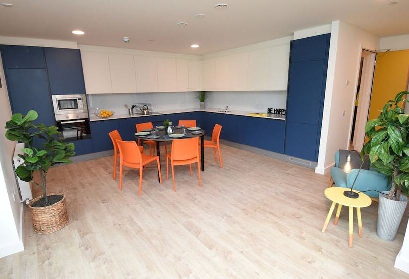 Yugo Explore   Lee Point