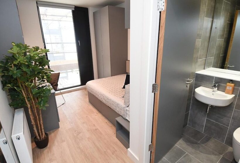 Yugo Explore   Lee Point