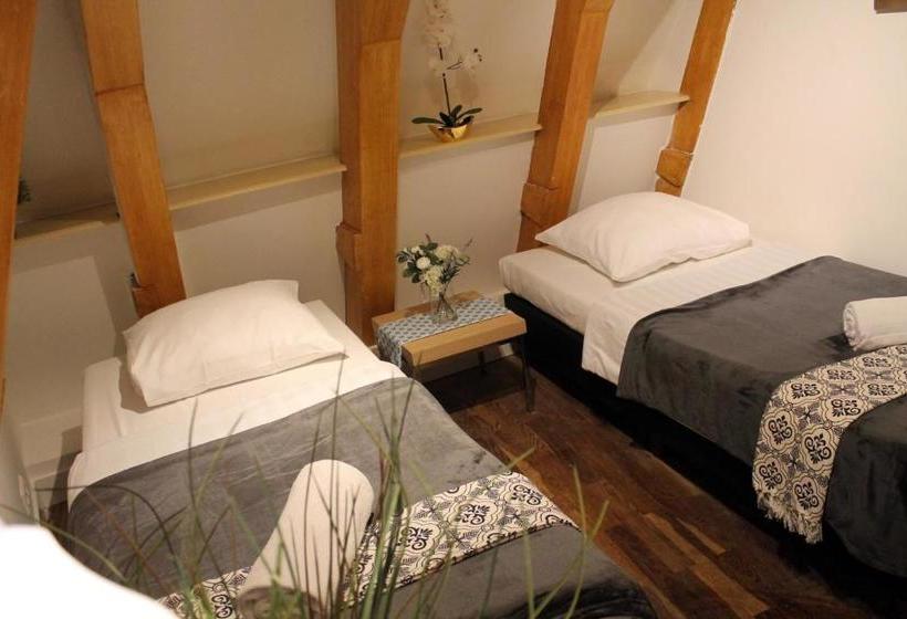 ベッドアンドブレックファースト Central Sweet Bnb