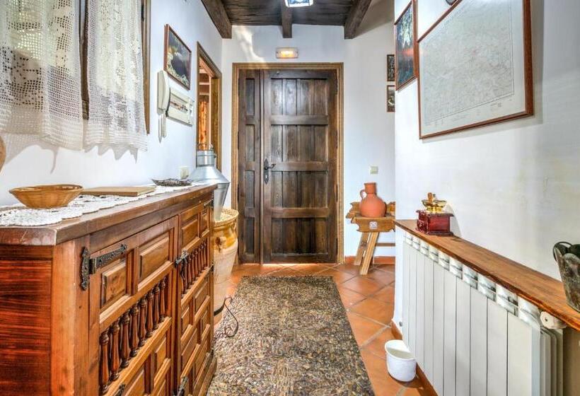 Comfortable Villa In Puebla De Don Rodrigo With Private Pool