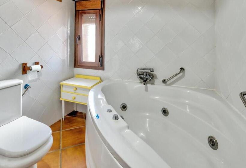 Comfortable Villa In Puebla De Don Rodrigo With Private Pool