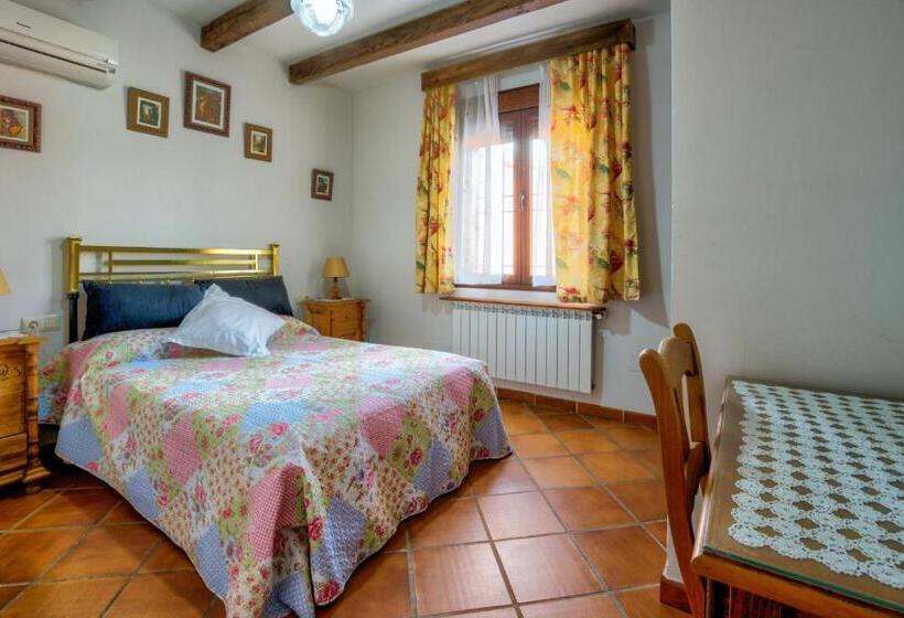 Comfortable Villa In Puebla De Don Rodrigo With Private Pool