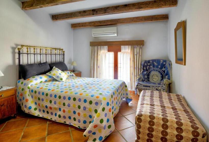 Comfortable Villa In Puebla De Don Rodrigo With Private Pool