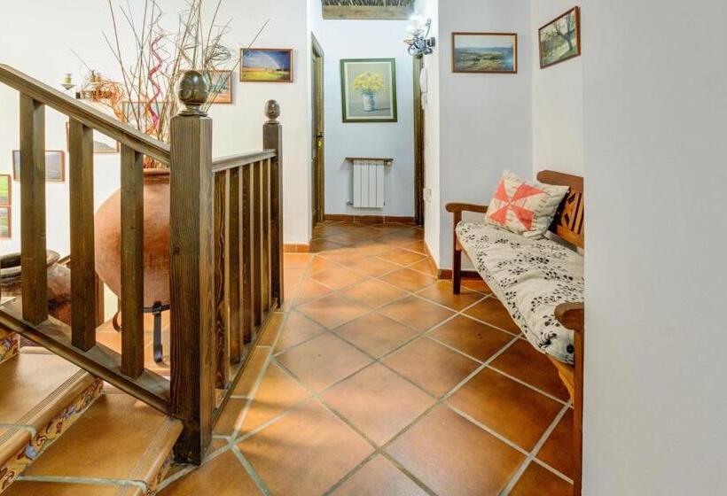 Comfortable Villa In Puebla De Don Rodrigo With Private Pool