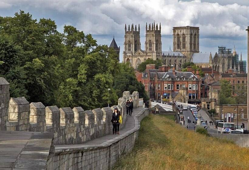 14 St Saviours Place, York