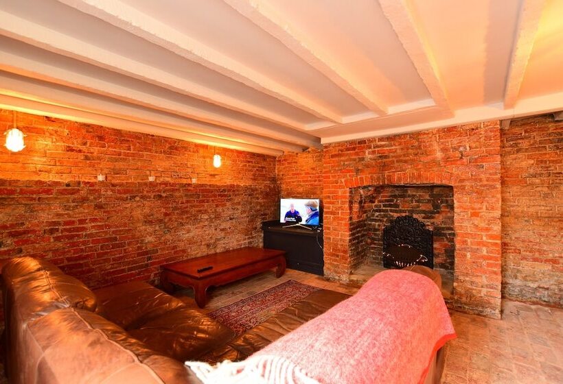 14 St Saviours Place, York