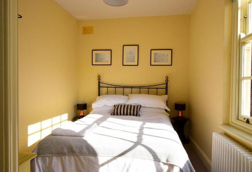 14 St Saviours Place, York